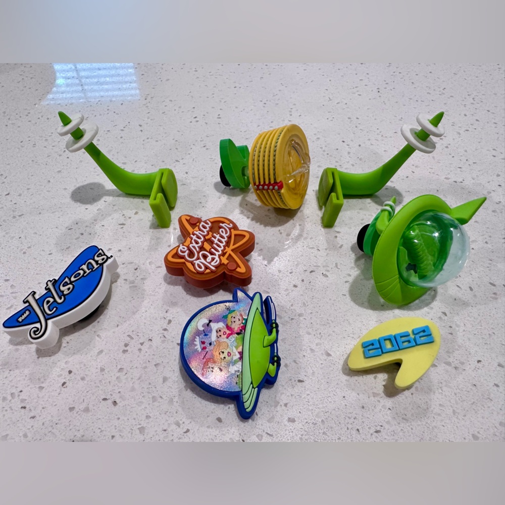 Crocs pin set “The Jetsons”